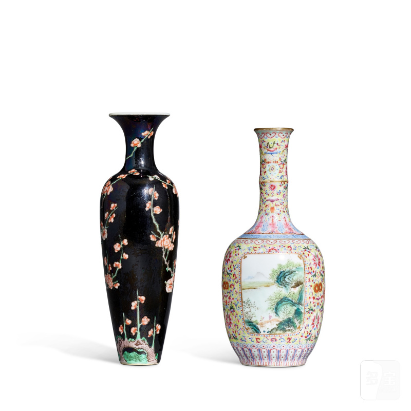 Two small vases, Qing dynasty, 19th century | 清十九世紀 墨地五彩梅花紋柳葉尊 及 粉彩山水圖長頸小瓶 - 图2
